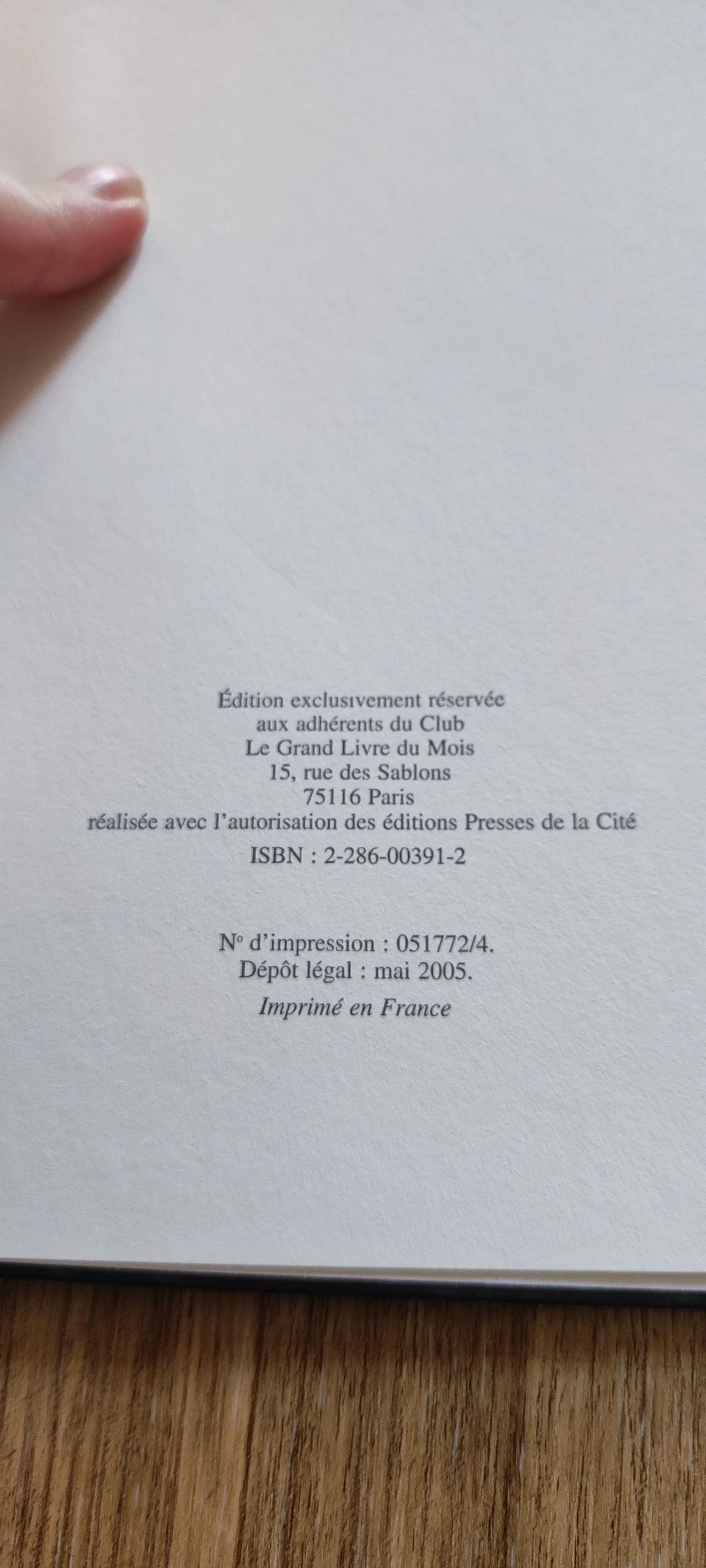 📚Livre "Sans l'ombre d'un témoin" de la célèbre autrice Elizabeth George🕵️‍♂️ – photo 7